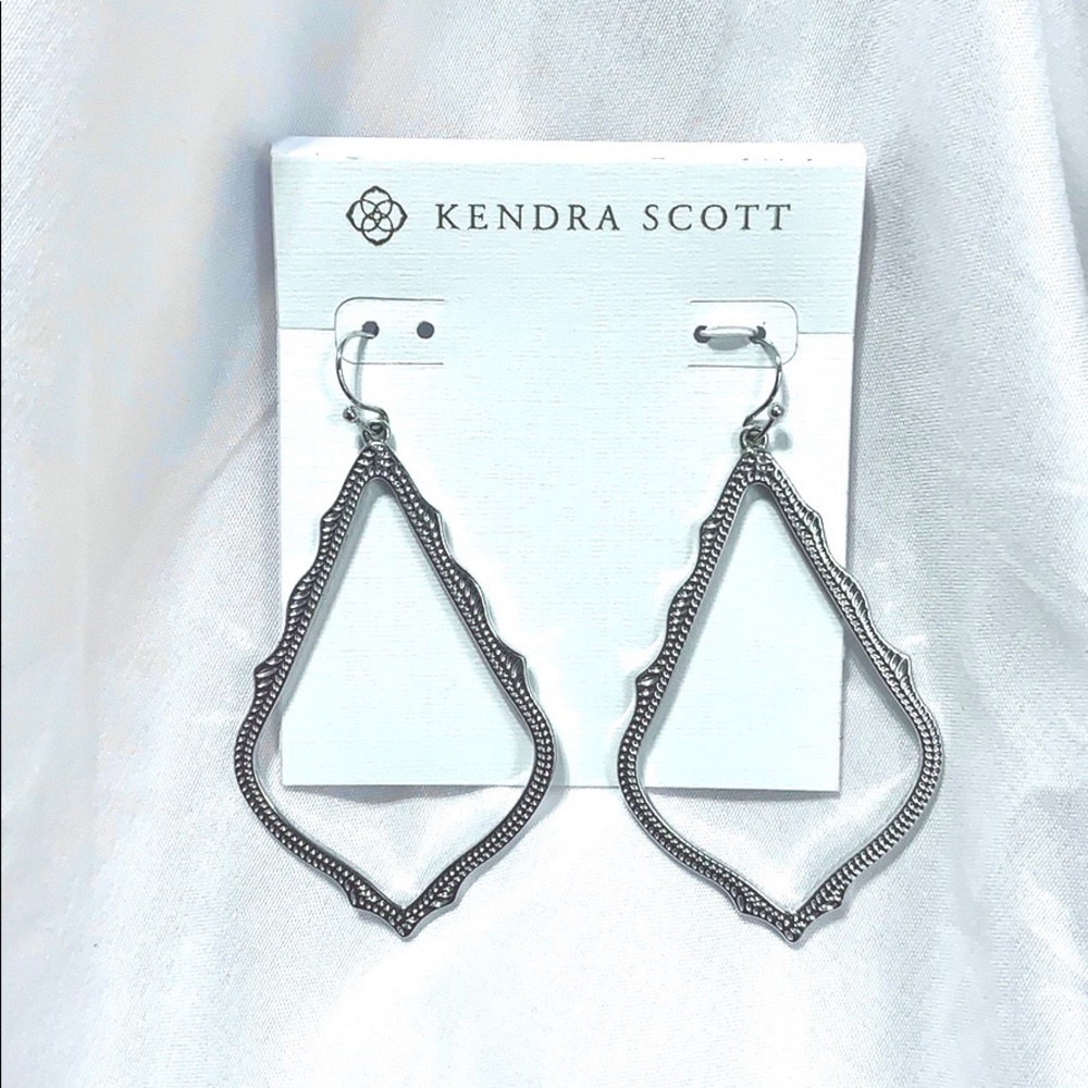 NWT Kendra Scott Sophee Drop Earrings Silver